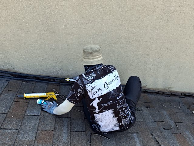 아스팔트슁글 벽체 접합부 실란트 방수 작업 아스팔트슁글 벽체 접합부 실란트 방수 작업